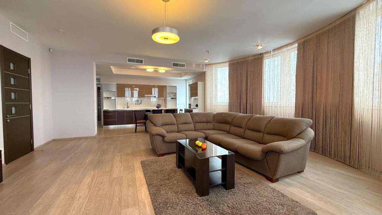Bright House On 23 Serpnya Harkiv Exterior foto