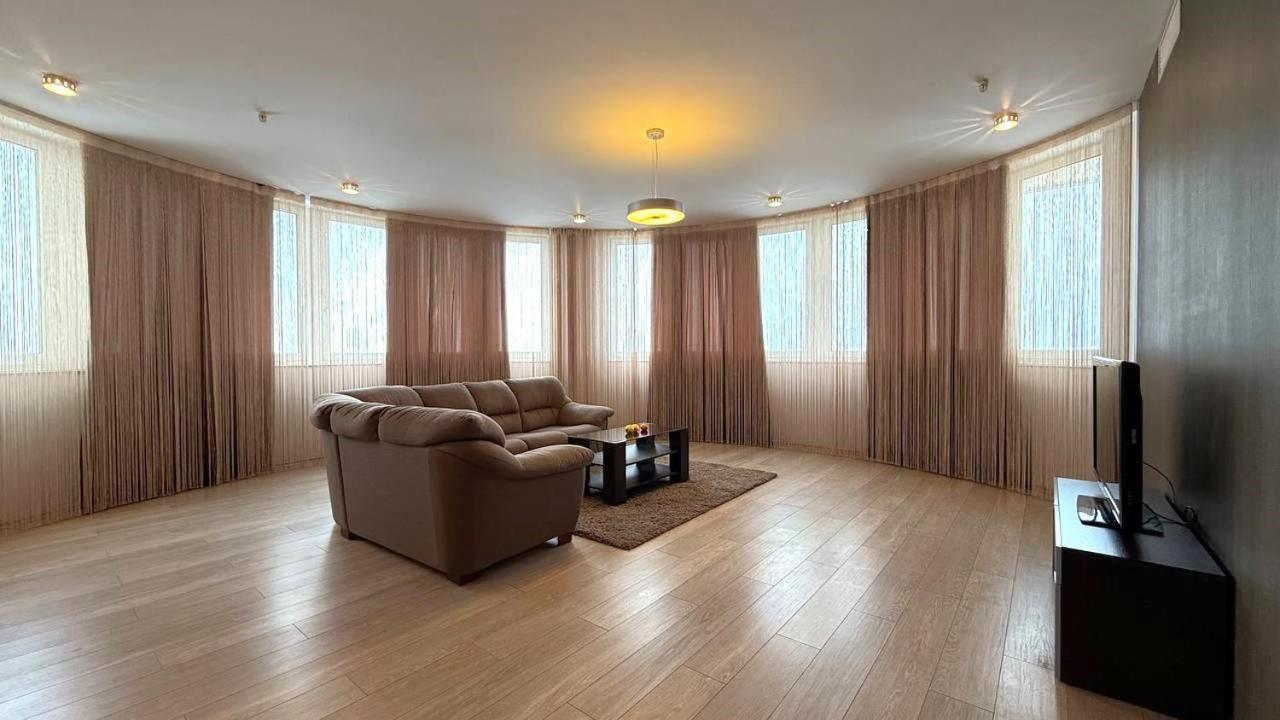 Bright House On 23 Serpnya Harkiv Exterior foto
